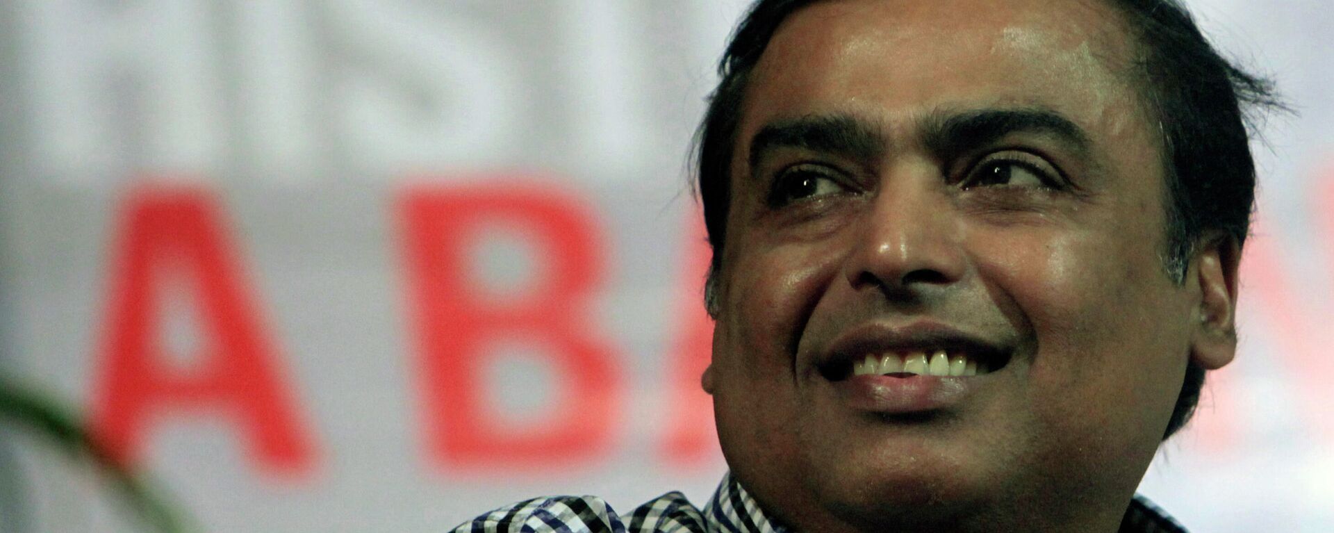 FILE- In this June 17, 2010 file photo, Reliance Industries Managing Director Mukesh Ambani, during a book release function in Mumbai, India.  BP PLC is paying India's Reliance Industries $7.2 billion to take a stake in key oil and gas blocks, gaining a significant foothold in the Asian country as it continues to reposition global operations following the disastrous Gulf of Mexico spill - Sputnik India, 1920, 12.01.2024