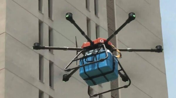 Drone delivering blood bags - Sputnik India