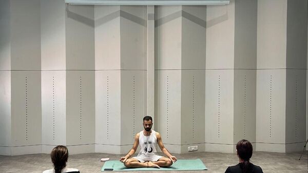 Yoga teacher Akshit Chawla, founder of Genix Yoga - Sputnik India