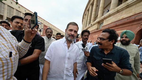 India's top opposition leader Rahul Gandhi, center, arrives at the Parliament in New Delhi, India, Monday, Aug.7, 2023. - Sputnik India