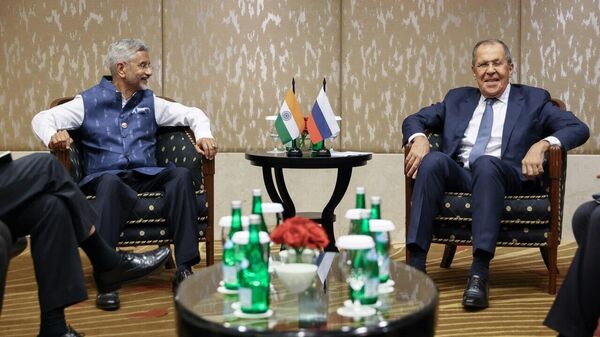Russia’s Foreign Minister Sergey Lavrov and Minister of External Affairs of India Dr. Subrahmanyam Jaishankar hold talks on the margins of the 18th East Asia Summit. - Sputnik India