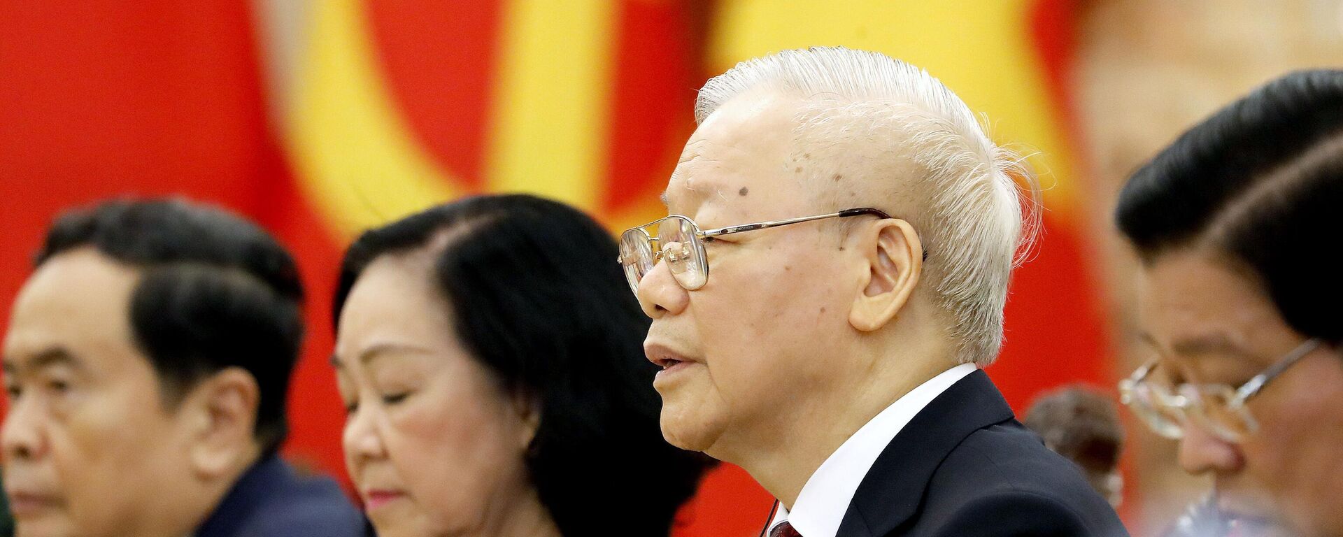 Vietnamese Communist Party General Secretary Nguyen Phu Trong, second right, speaks to Chinese President Xi Jinping during a meeting at the Central Office of the Communist Party of Vietnam in Hanoi, Vietnam, Tuesday, Dec. 12, 2023. - Sputnik India, 1920, 19.12.2023