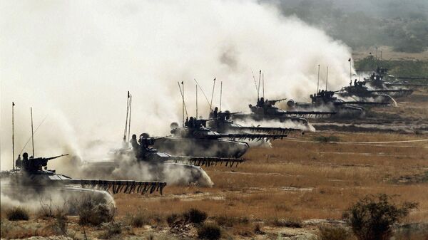 Indian army T-90 tanks roll during  exercise Sudarshan Shakti at Bugundi in Rajasthan state's Barmer desert   near the India Pakistan border, India, Monday, Dec.5, 2011. - Sputnik India