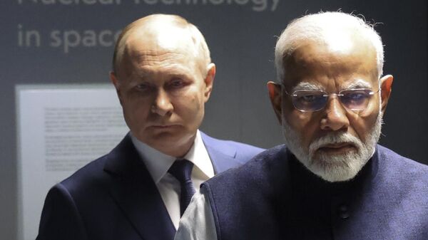 Russian President Vladimir Putin, left, and Indian Prime Minister Narendra Modi visit Atom pavilion at the Exhibition of Achievements of National Economy (VDNKh) in Moscow, Russia, Tuesday, July 9, 2024. - Sputnik India